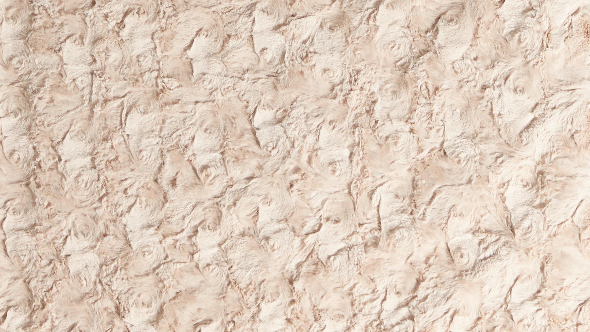 Nahaufnahme Beige hellbraun herrlich weiche kuschlige Webfelldecke Webpelzdecke aus Teddy-Stoff